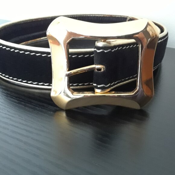 Black Faux Suede Belt With Large Gold Tone Buckle - Picture 5 of 9